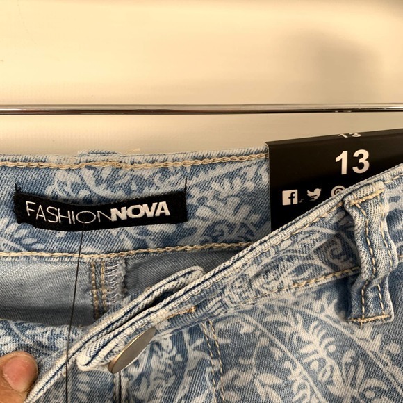 Fashionnova NWT Valentine Paisley High Rise Flare Jeans- Light Blue Wash Sz 13 - Picture 4 of 7